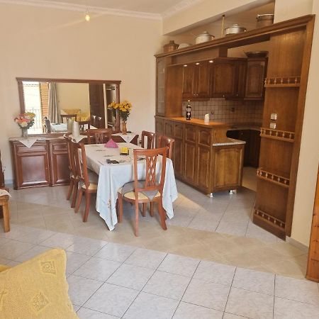 Apartment Theodoros เลโอนีดีออน ภายนอก รูปภาพ