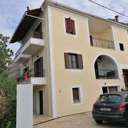 Apartment Theodoros เลโอนีดีออน ภายนอก รูปภาพ