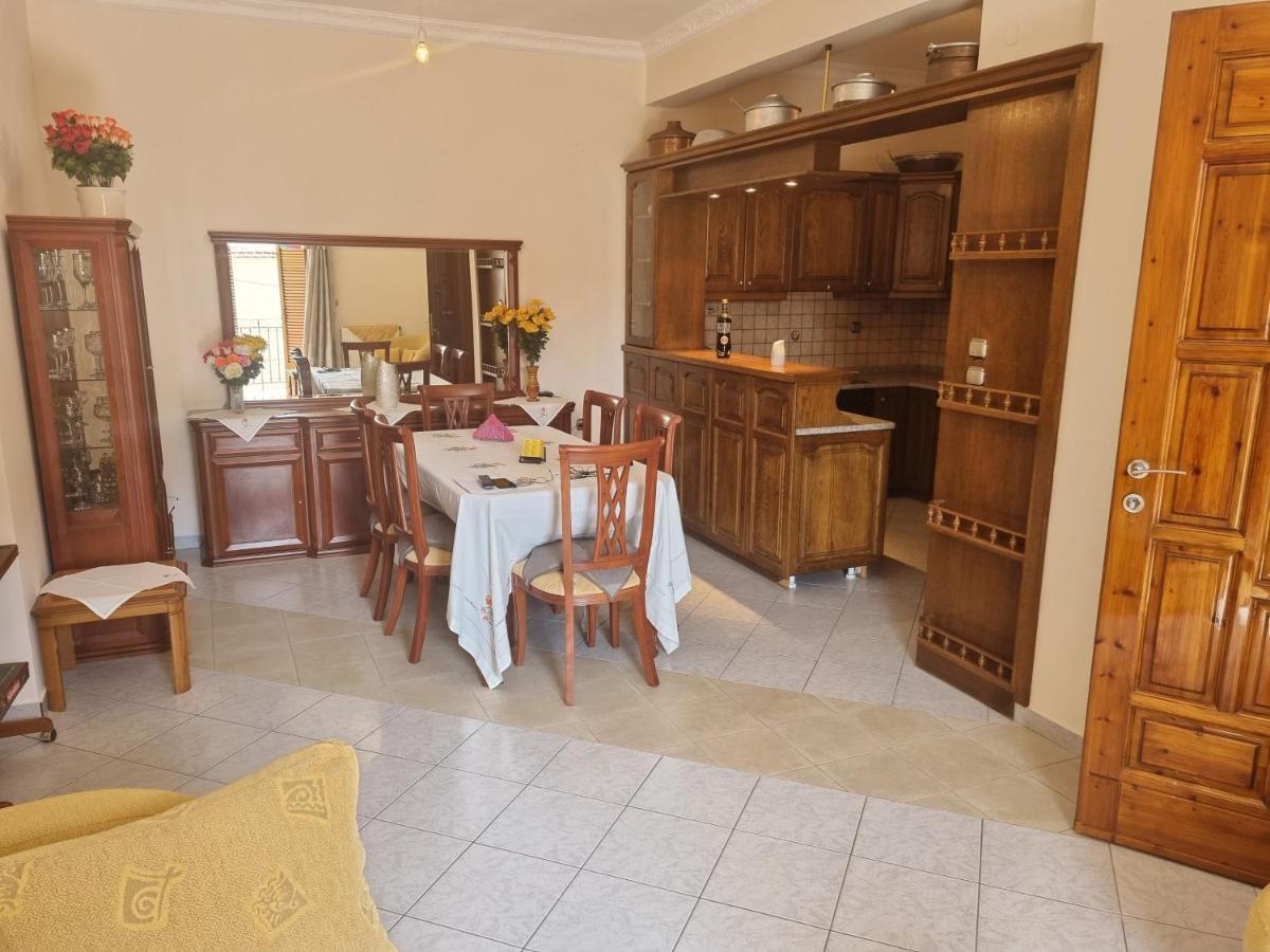 Apartment Theodoros เลโอนีดีออน ภายนอก รูปภาพ