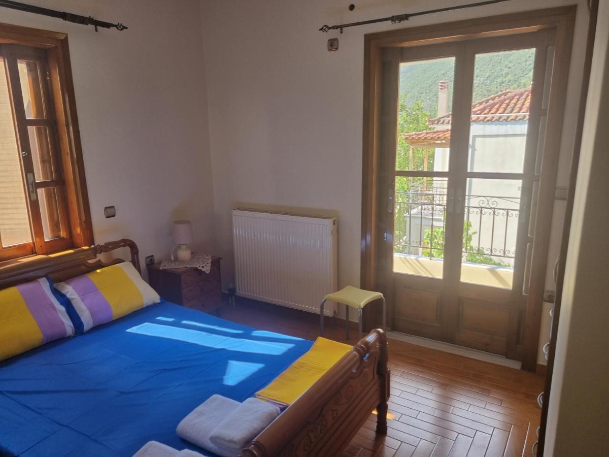 Apartment Theodoros เลโอนีดีออน ภายนอก รูปภาพ